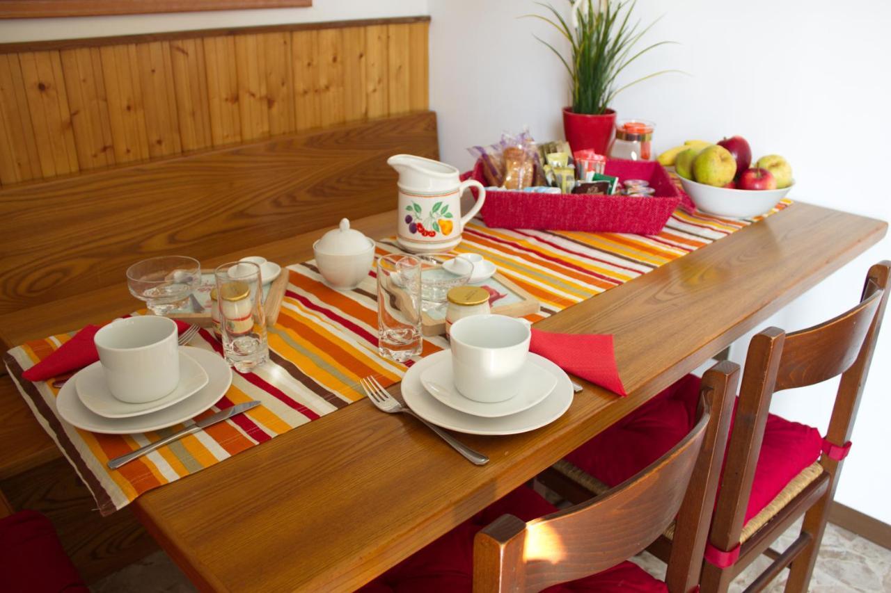 B&B Magenta Ngoại thất bức ảnh